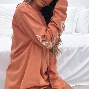 Never worn White Fox Boutique tee - L/XL!